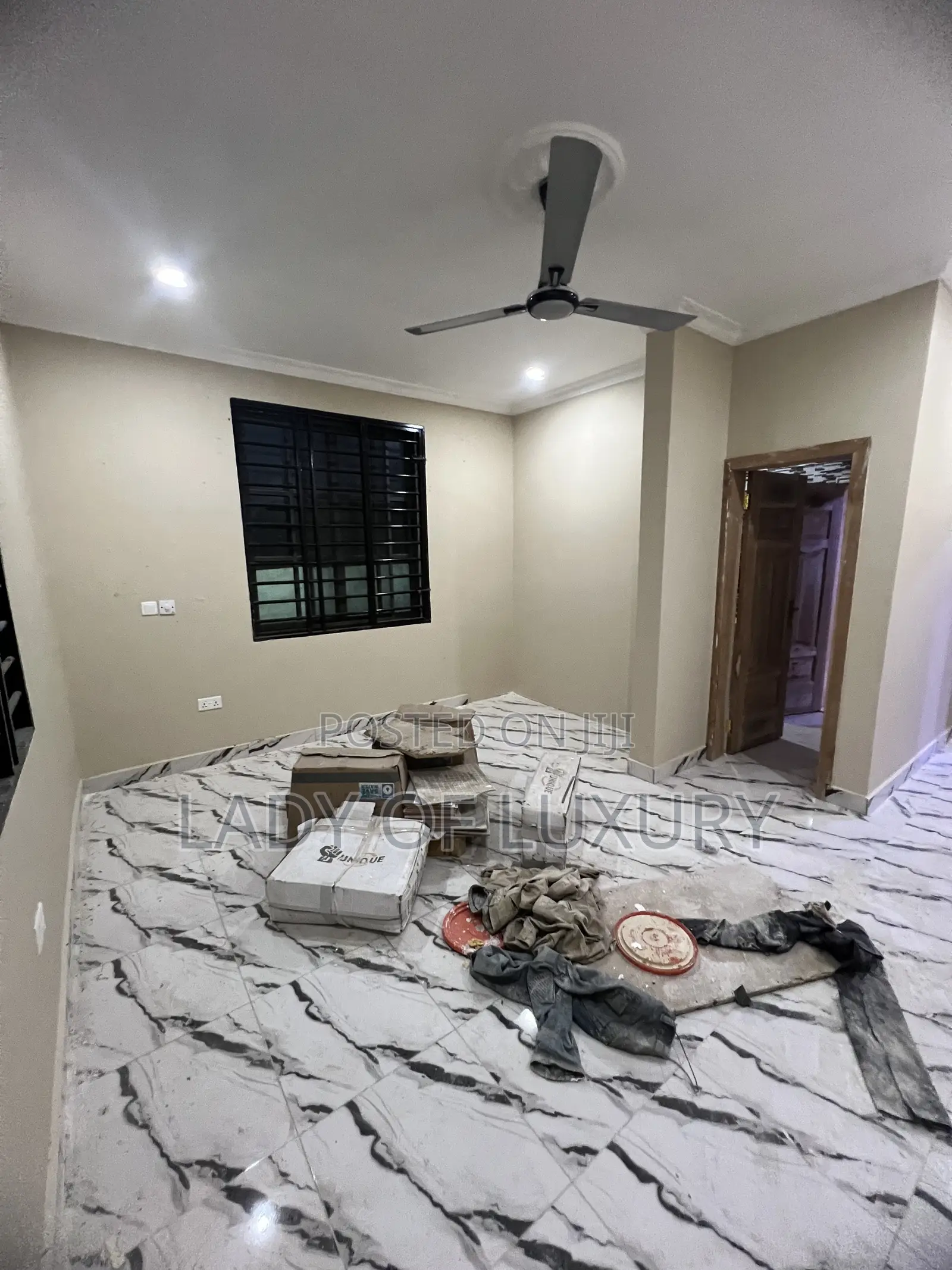 Mini Flat in Lady Of Luxury, CP for rent