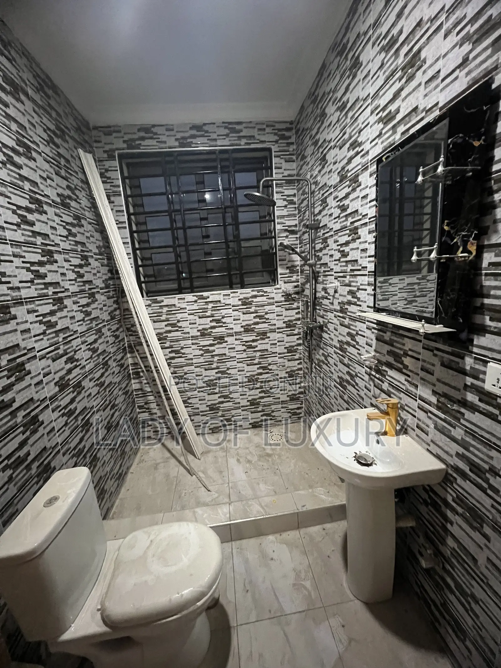 Mini Flat in Lady Of Luxury, CP for rent