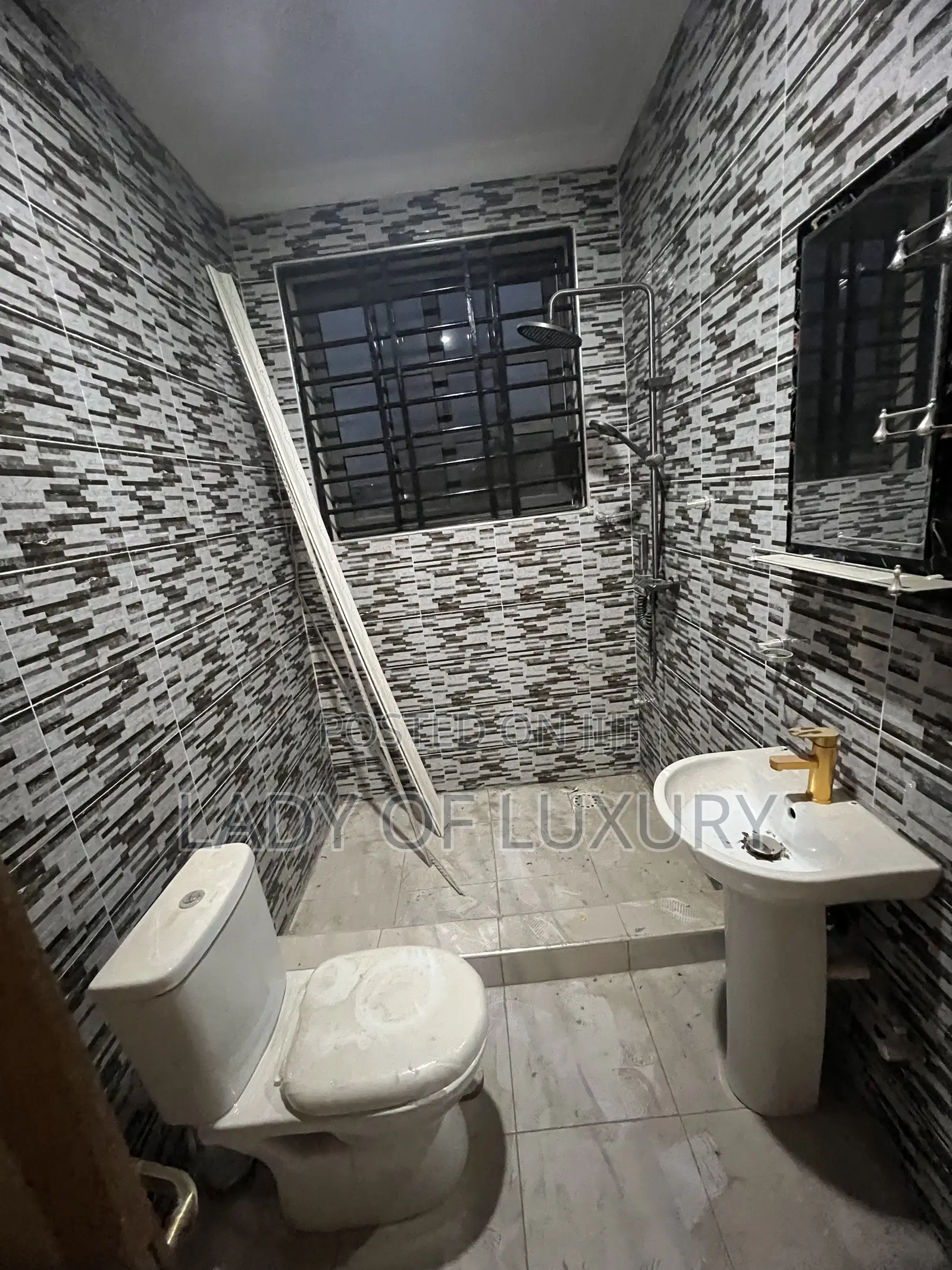 Mini Flat in Lady Of Luxury, CP for rent