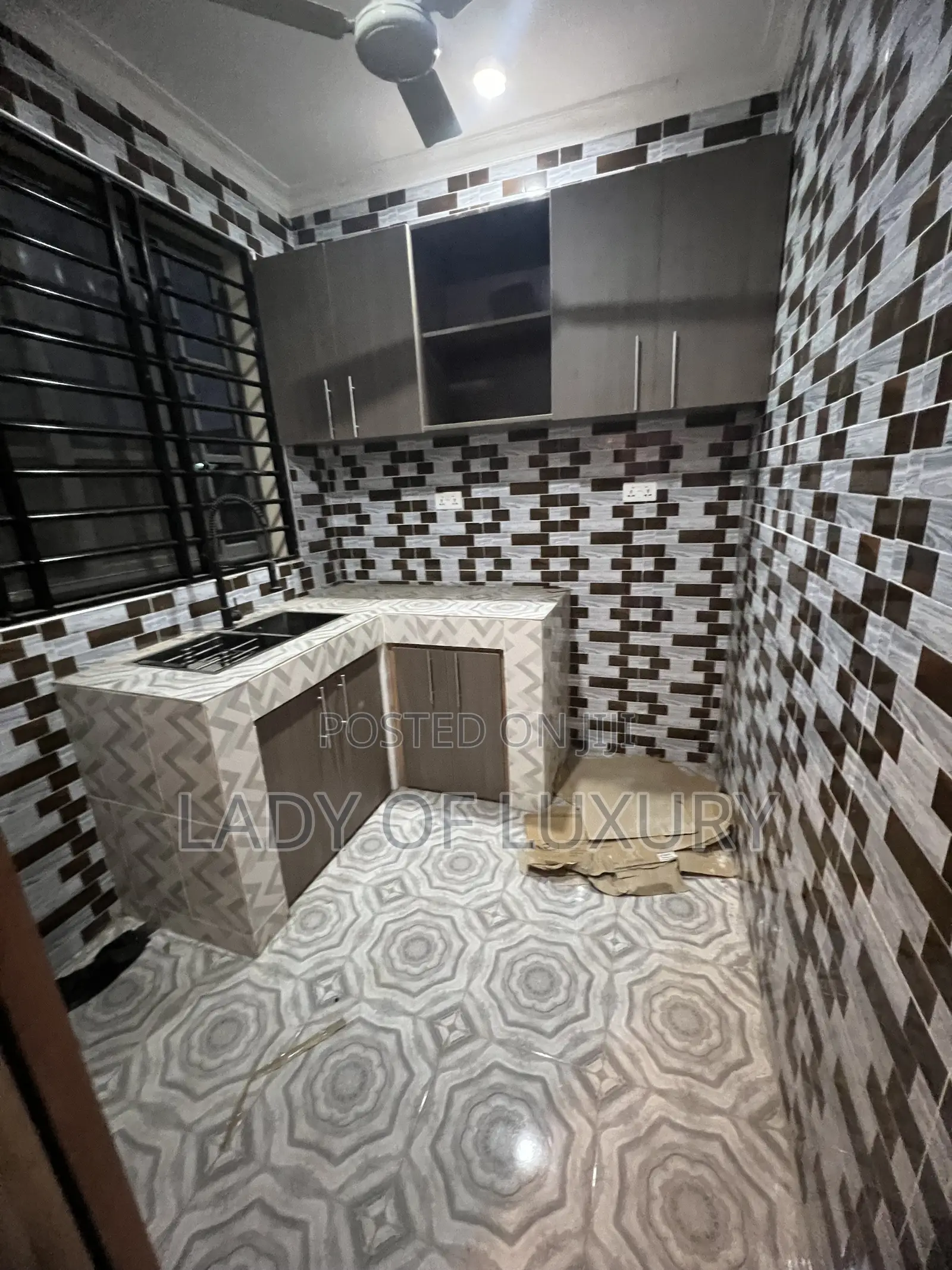 Mini Flat in Lady Of Luxury, CP for rent