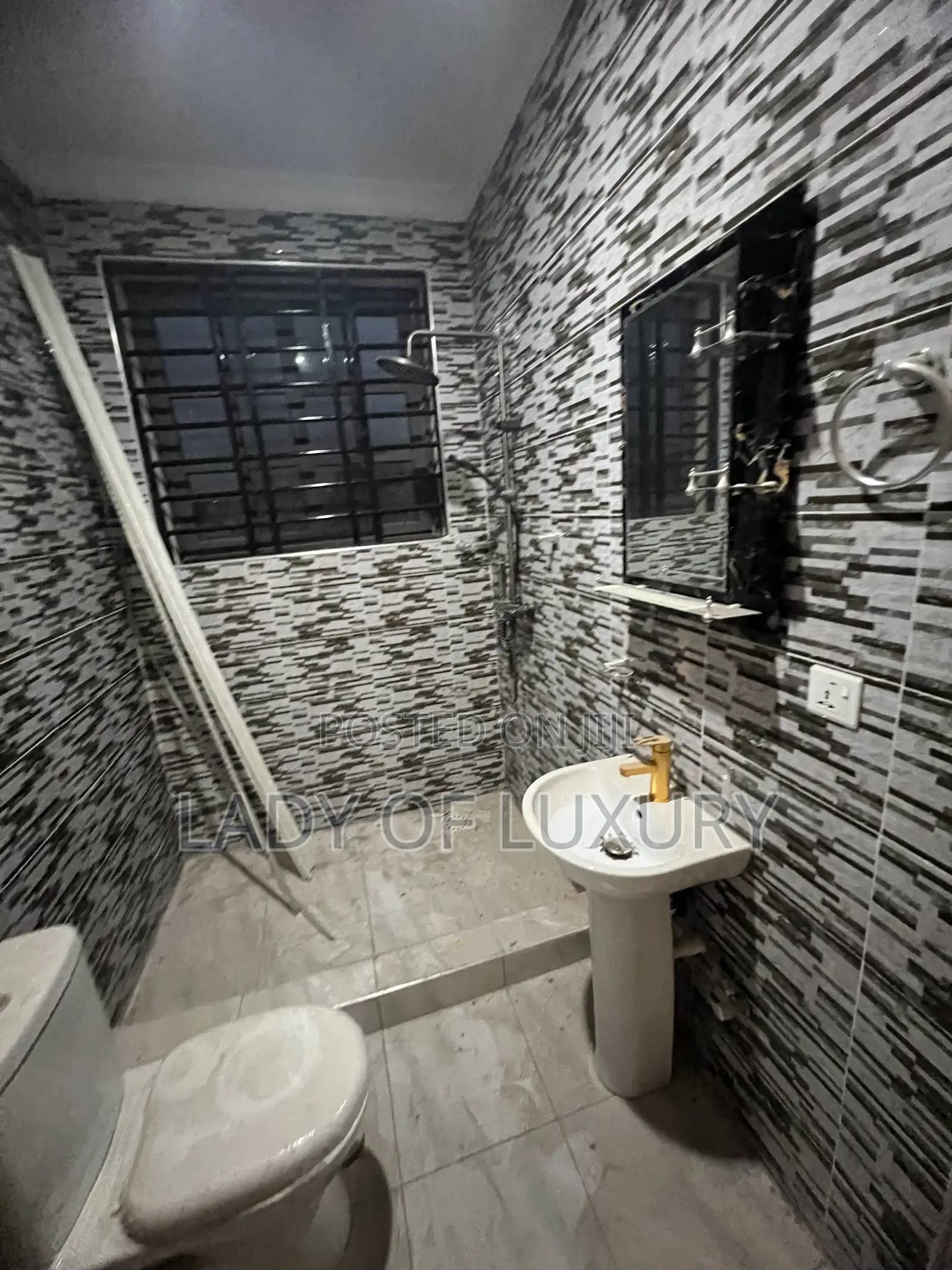 Mini Flat in Lady Of Luxury, CP for rent