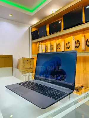 Laptop HP 255 G8 8GB AMD Ryzen 5 SSD 256GB