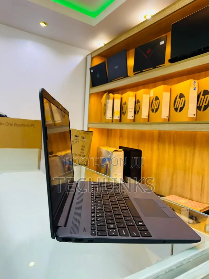 Laptop HP 255 G8 8GB AMD Ryzen 5 SSD 256GB