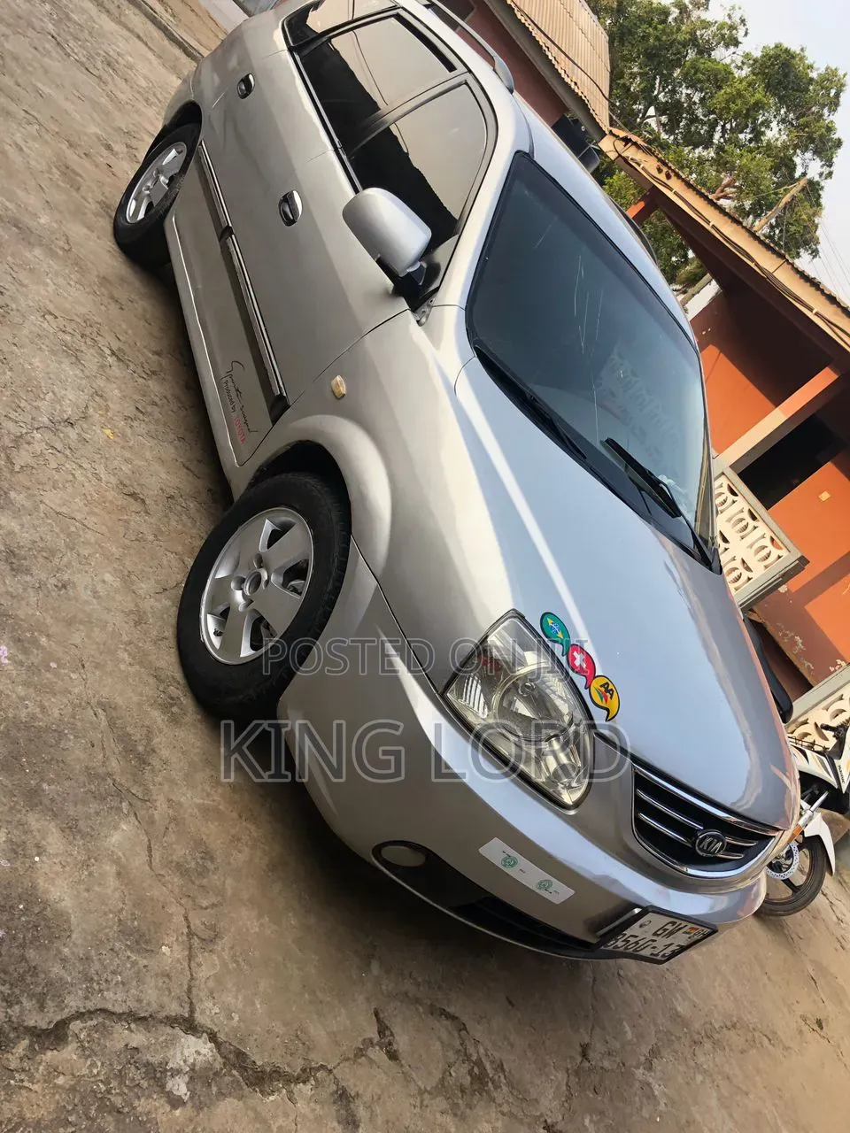 Kia Carens 2011 Silver