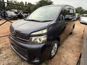 Toyota Voxy V 4WD 7-Seater 2011 Blue