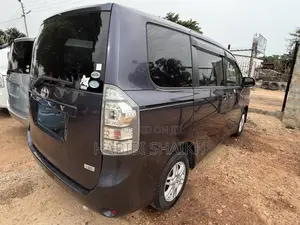 Toyota Voxy V 4WD 7-Seater 2011 Blue