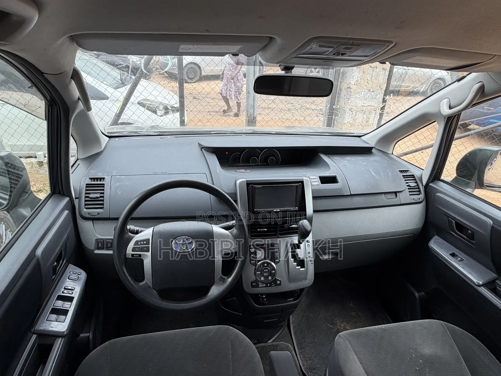 Toyota Voxy V 4WD 7-Seater 2011 Blue