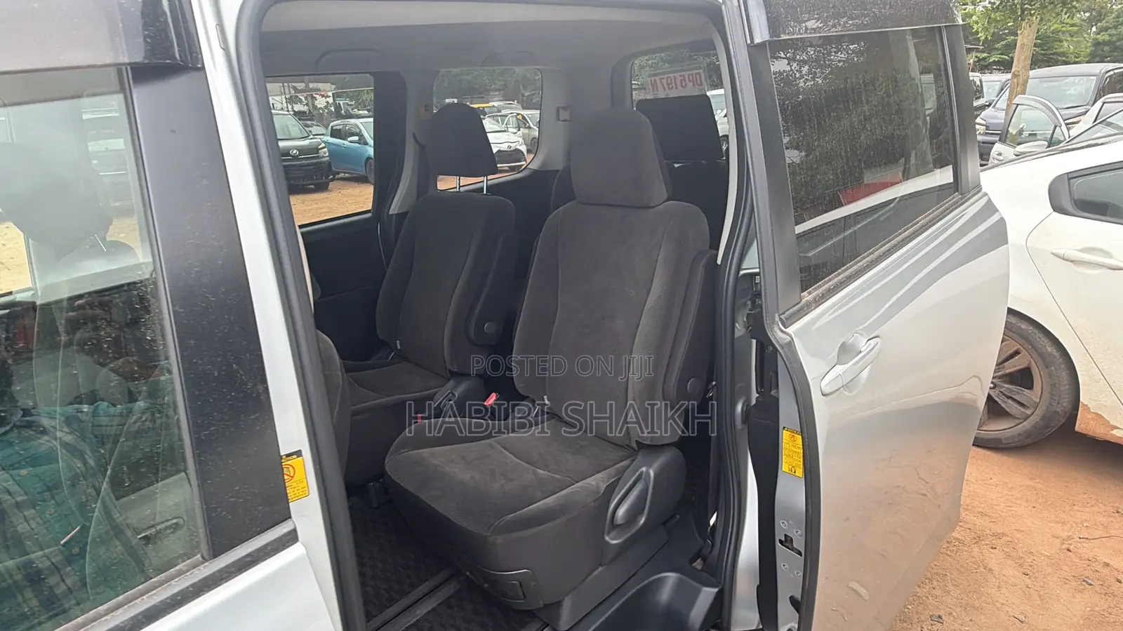 Toyota Voxy V 4WD 7-Seater 2011 Silver