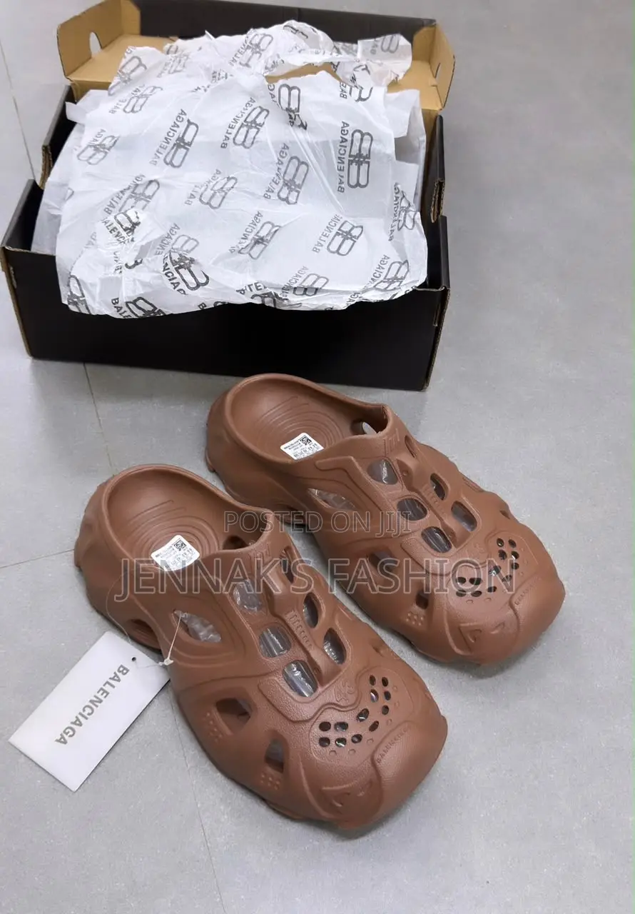Stock Balenciaga Mole Slides