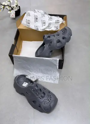 Stock Balenciaga Mole Slides