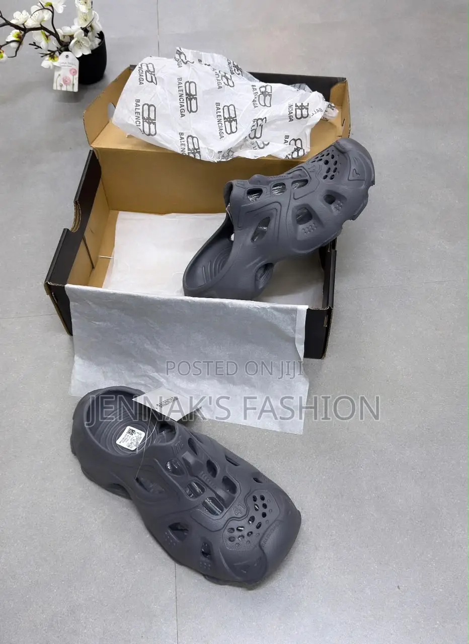 Stock Balenciaga Mole Slides