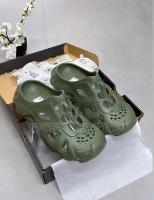 Stock Balenciaga Mole Slides