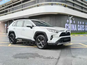 Toyota RAV4 LE 2022 White