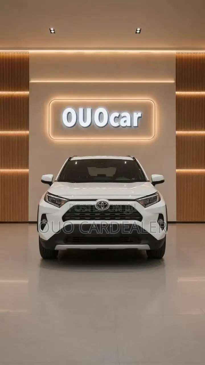 Toyota RAV4 LE 2022 White