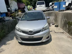 Toyota Vitz 1.3 AWD 5dr 2013 Gray