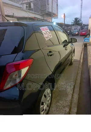 Toyota Vitz 1.3 AWD 5dr 2014 Black