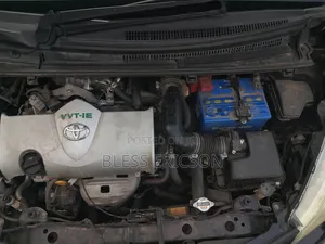 Toyota Vitz 2014 Maroon