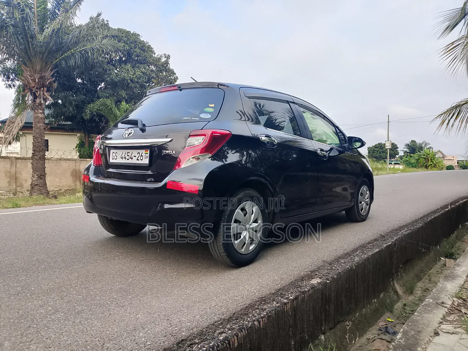 Toyota Vitz 2014 Maroon