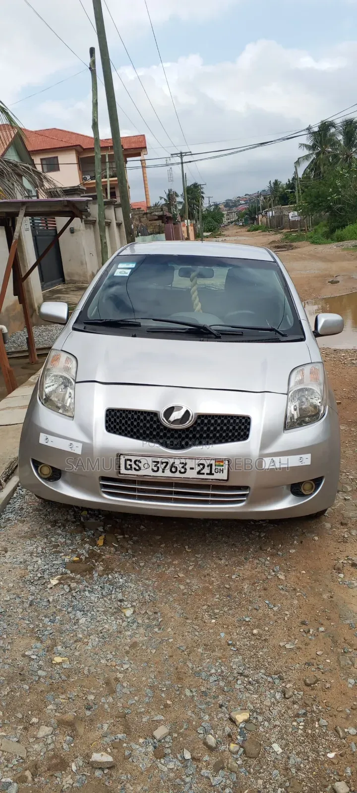 Toyota Vitz 2010 Silver