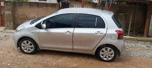 Toyota Vitz 2010 Silver