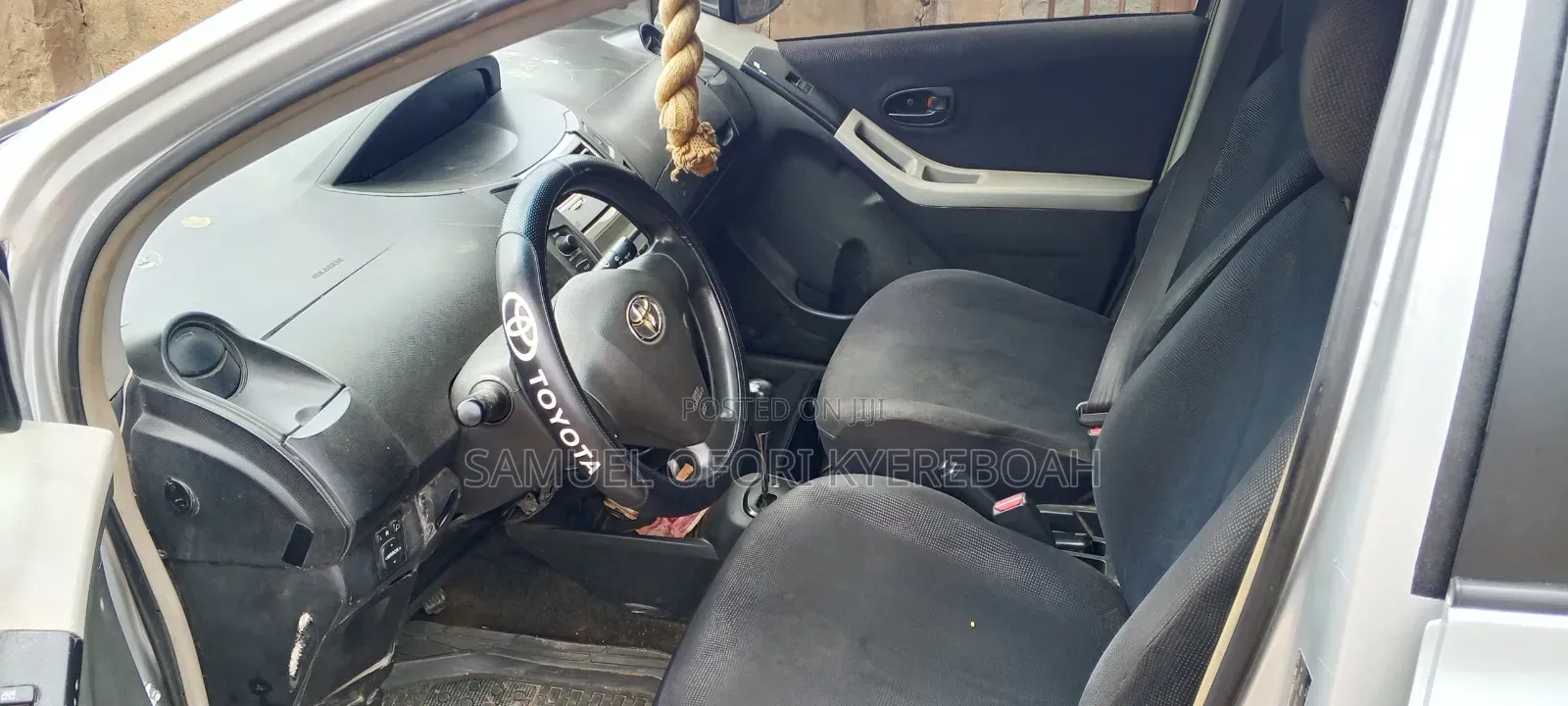 Toyota Vitz 2010 Silver