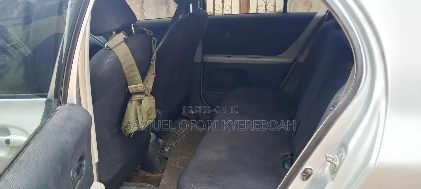 Toyota Vitz 2010 Silver