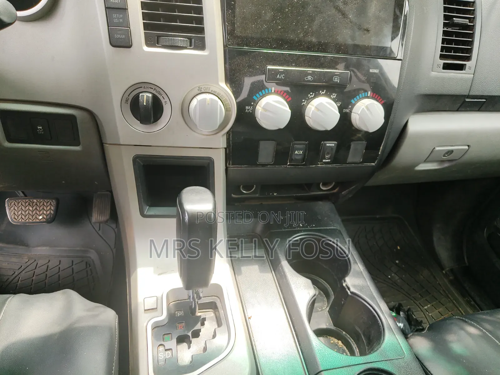 Toyota Tundra 2010 Gold
