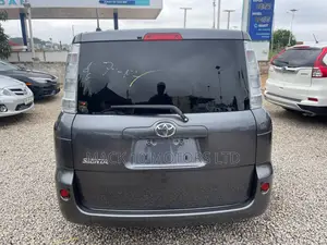 Toyota Sienta 1.5 FWD 2013 Gray