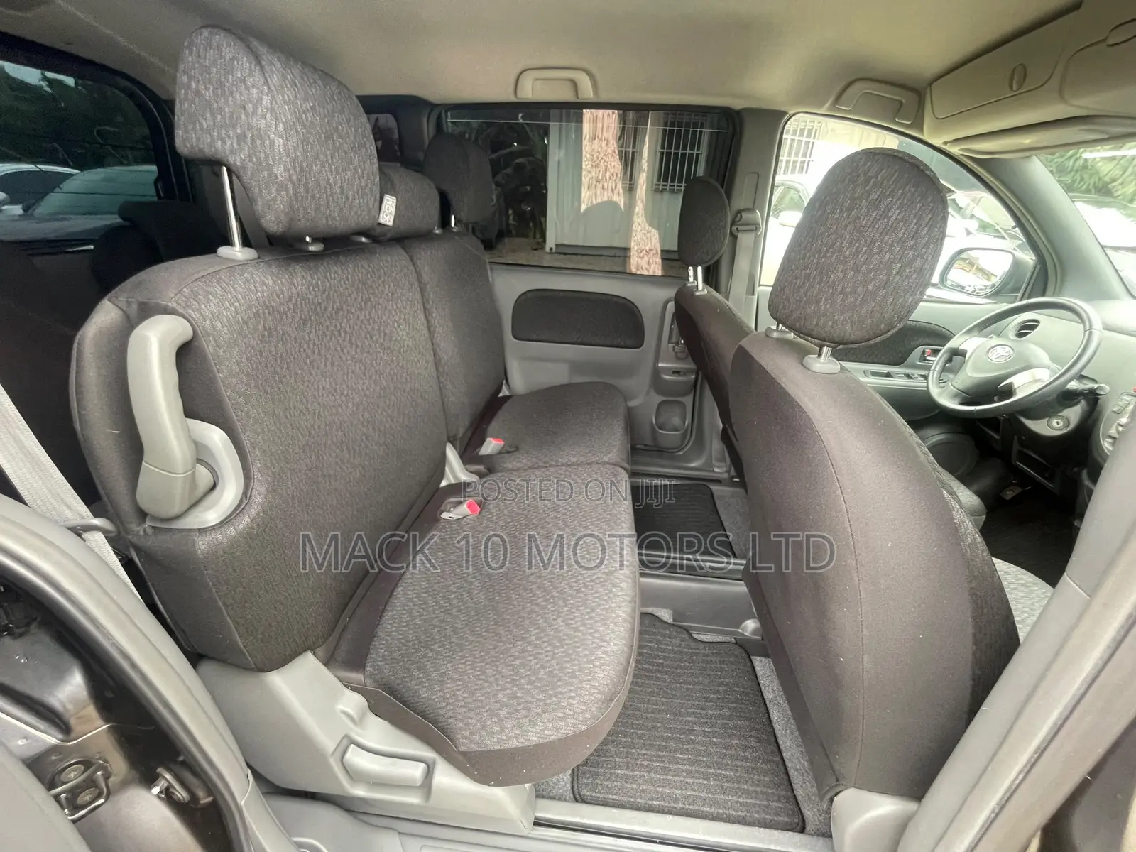 Toyota Sienta 1.5 FWD 2013 Gray