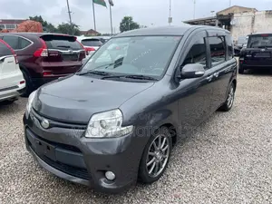 Toyota Sienta 1.5 FWD 2013 Gray
