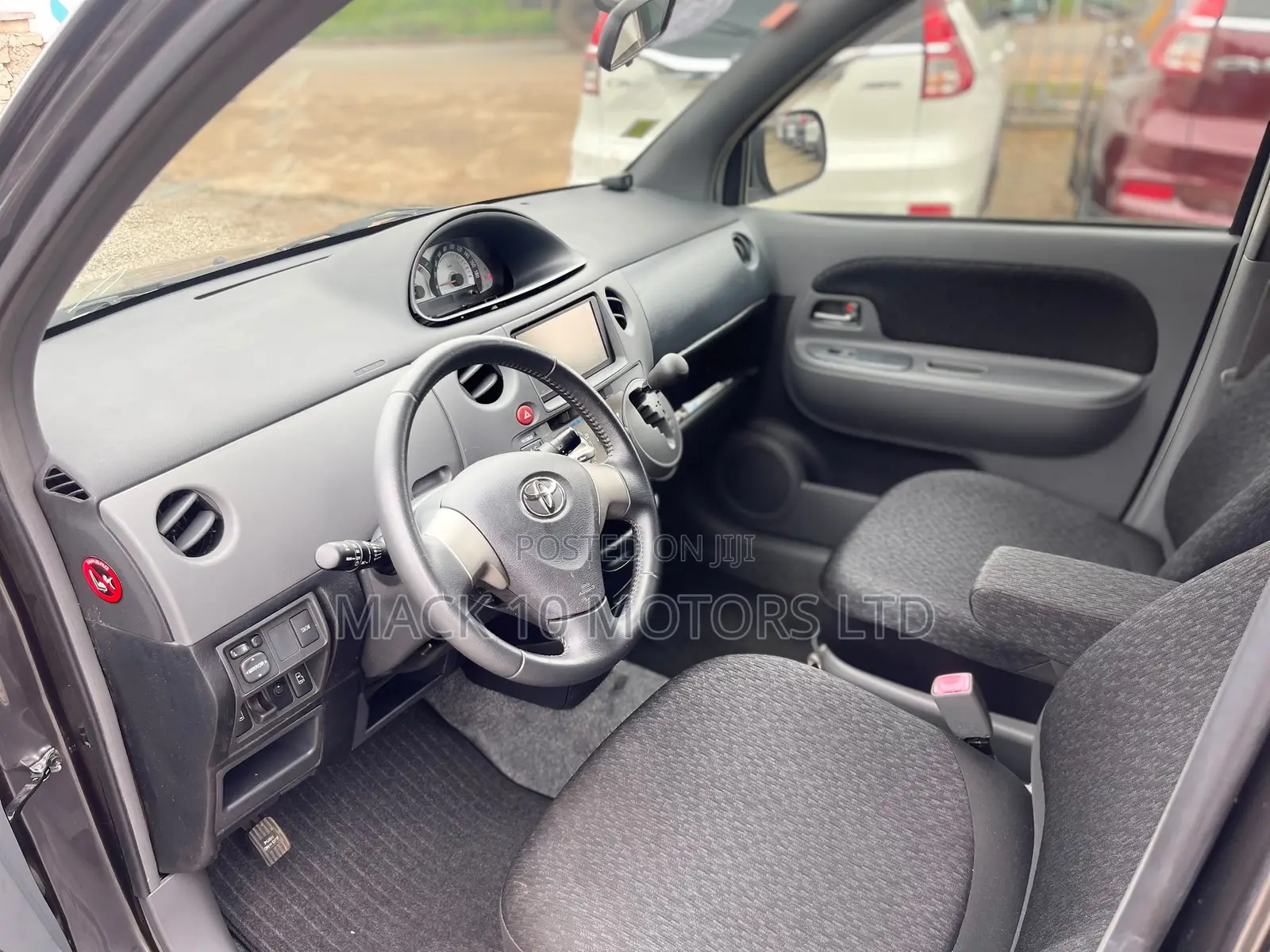 Toyota Sienta 1.5 FWD 2013 Gray