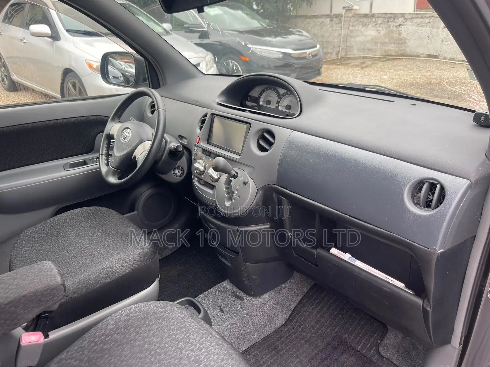 Toyota Sienta 1.5 FWD 2013 Gray