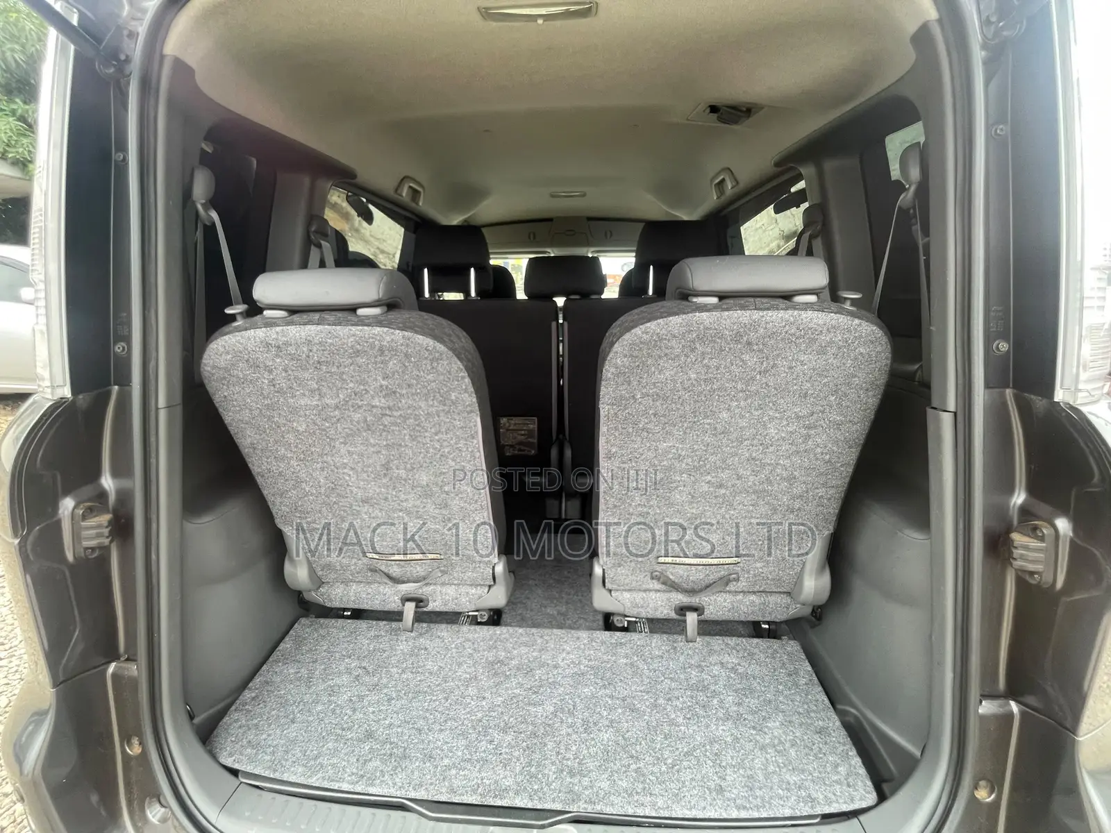 Toyota Sienta 1.5 FWD 2013 Gray