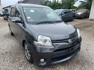 Toyota Sienta 1.5 FWD 2013 Gray