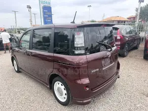 Toyota Sienta 1.5 FWD 2012 Brown