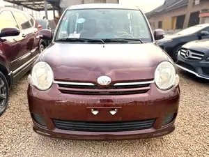 Toyota Sienta 1.5 FWD 2012 Brown