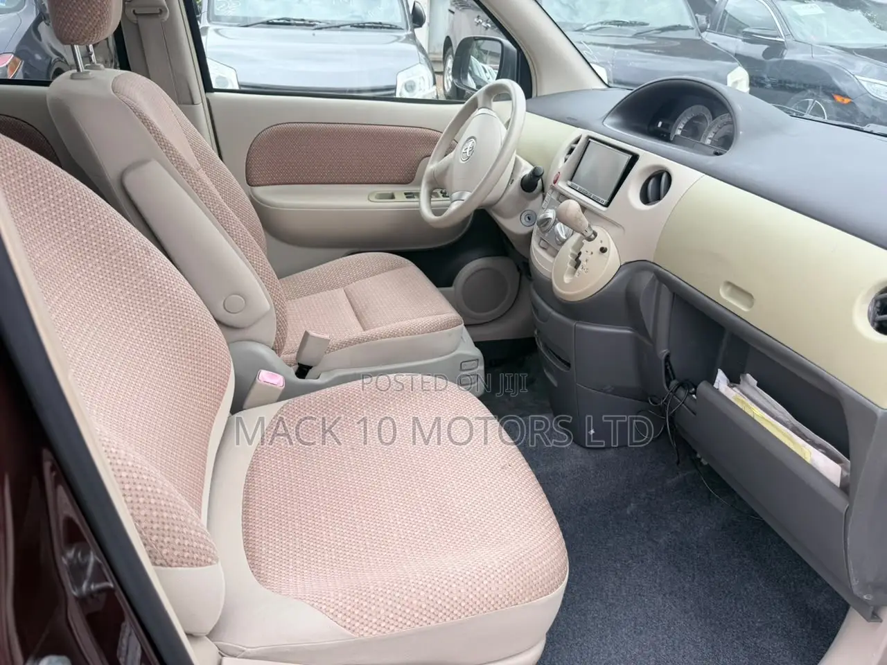 Toyota Sienta 1.5 FWD 2012 Brown