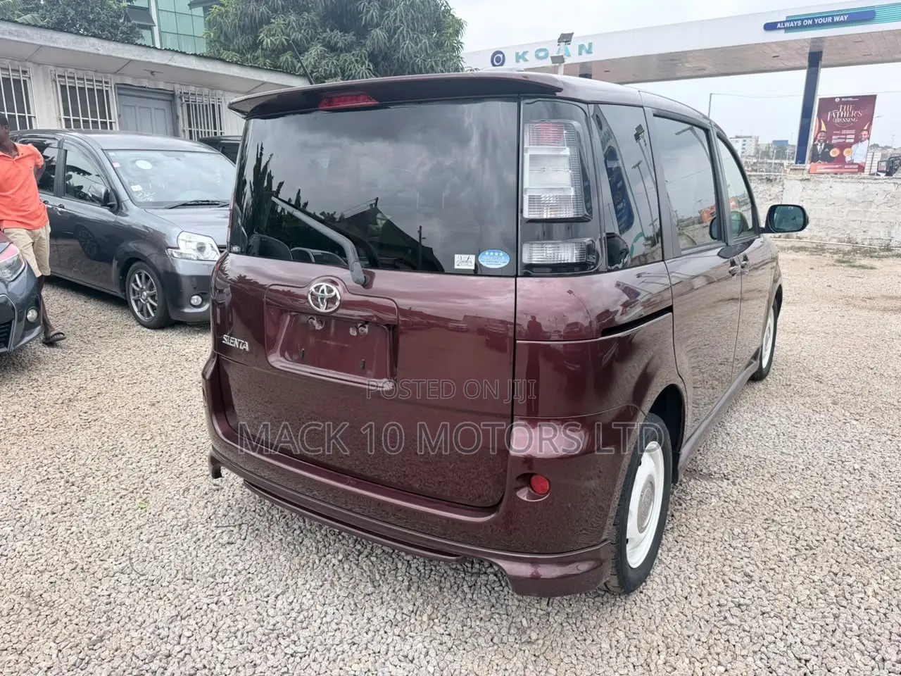 Toyota Sienta 1.5 FWD 2012 Brown