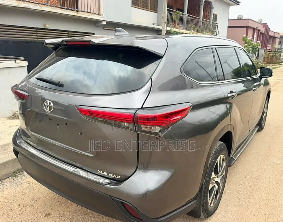 Toyota Highlander 2022 Gray