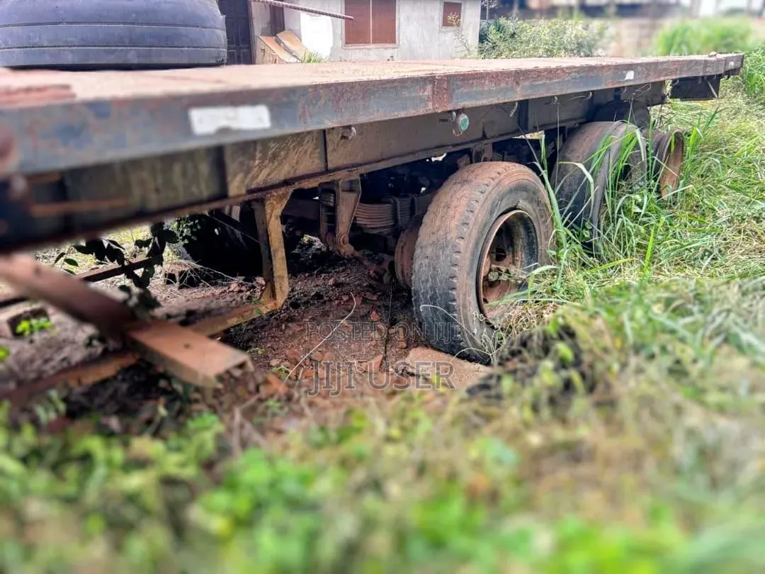 Trailer Tail (Mercedes-Benz Actros 2000 Grey)