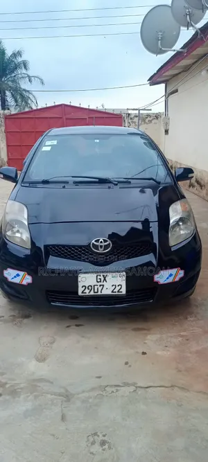 Toyota Vitz 2010 Black