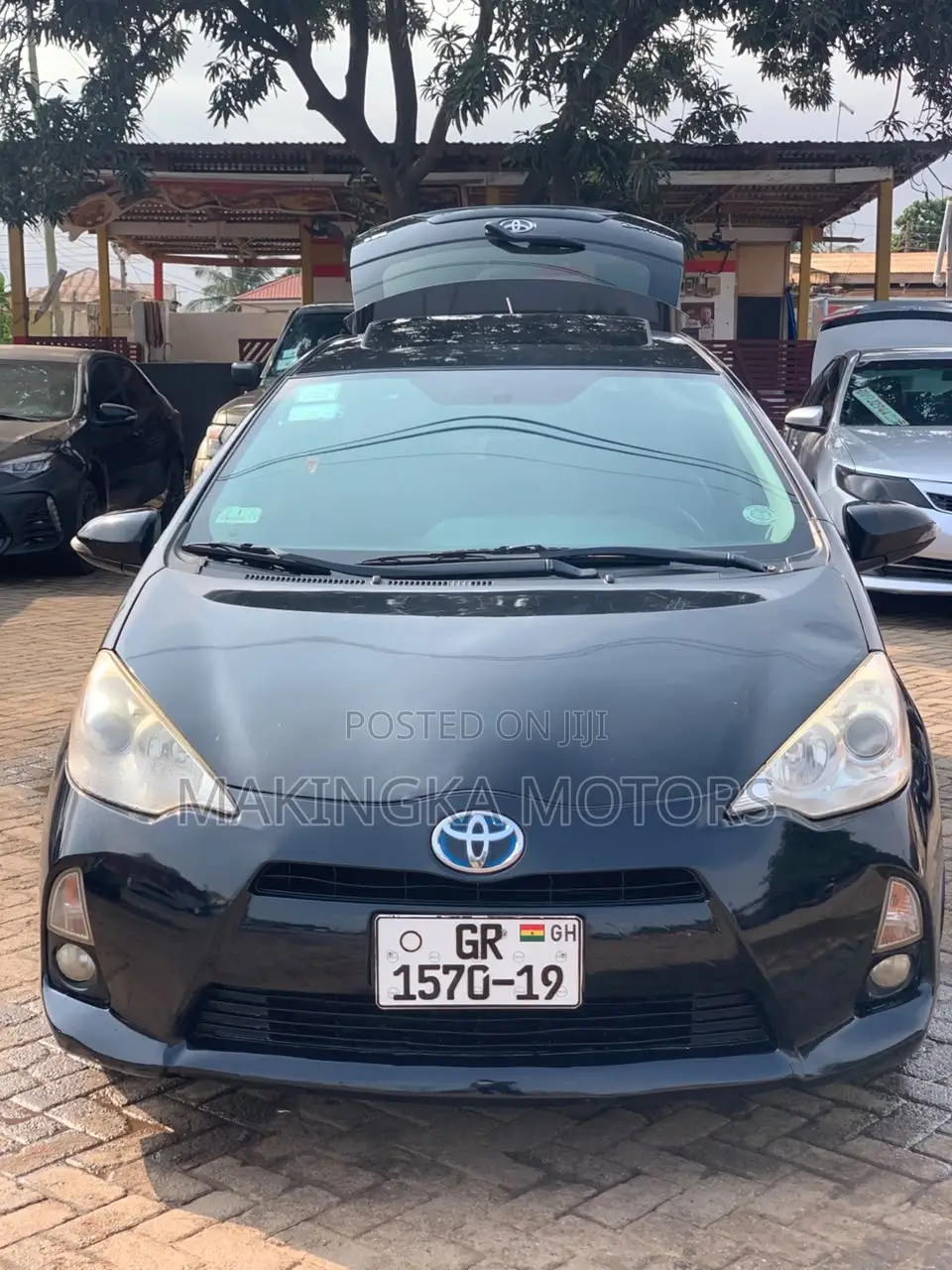 Toyota Prius 4dr Hatchback (1.8L 4cyl gas/electric hybrid CVT) 2016