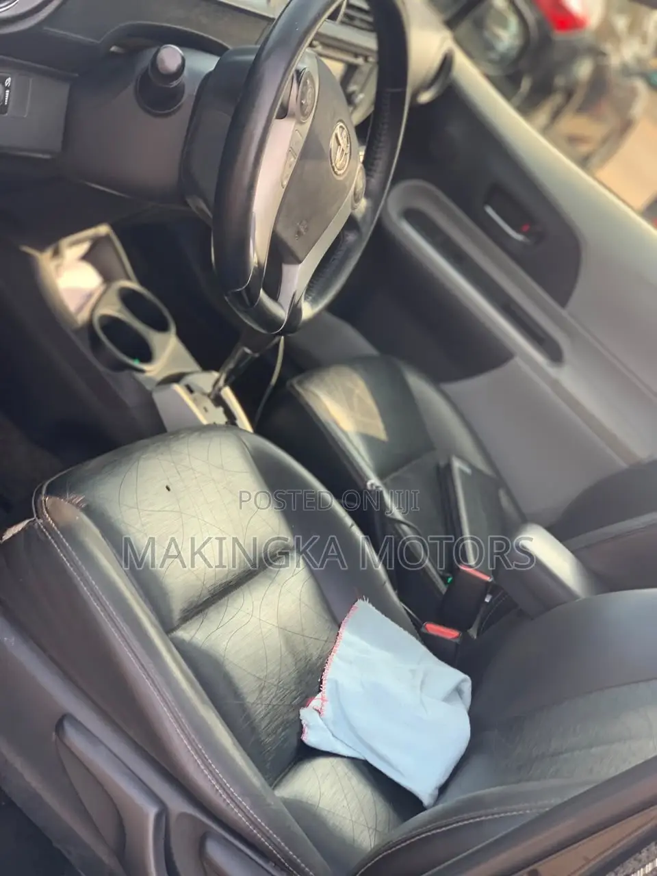 Toyota Prius 4dr Hatchback (1.8L 4cyl gas/electric hybrid CVT) 2016