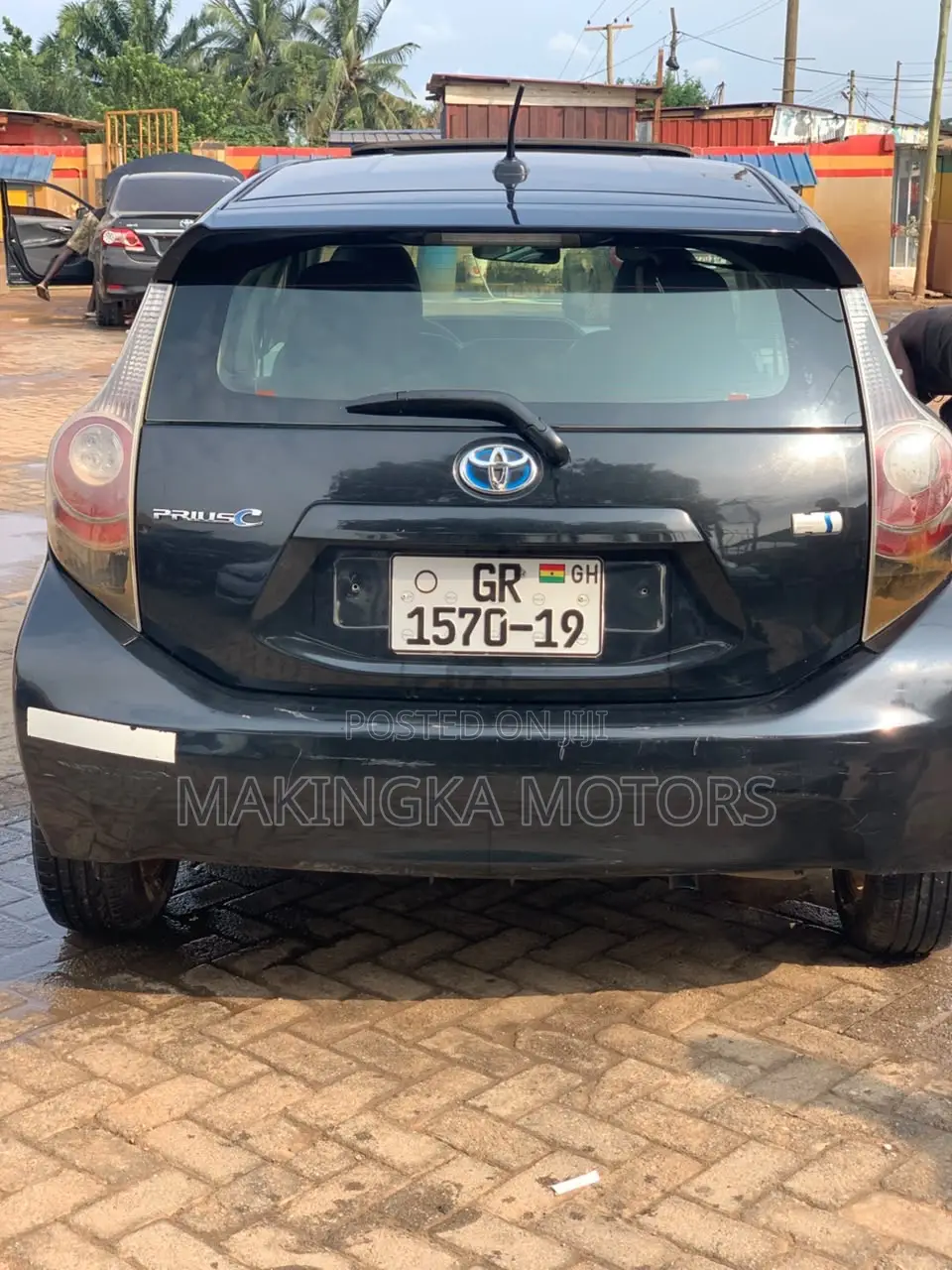 Toyota Prius 4dr Hatchback (1.8L 4cyl gas/electric hybrid CVT) 2016