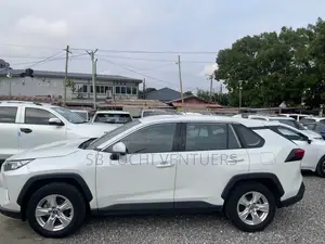 Toyota RAV4 2022 White