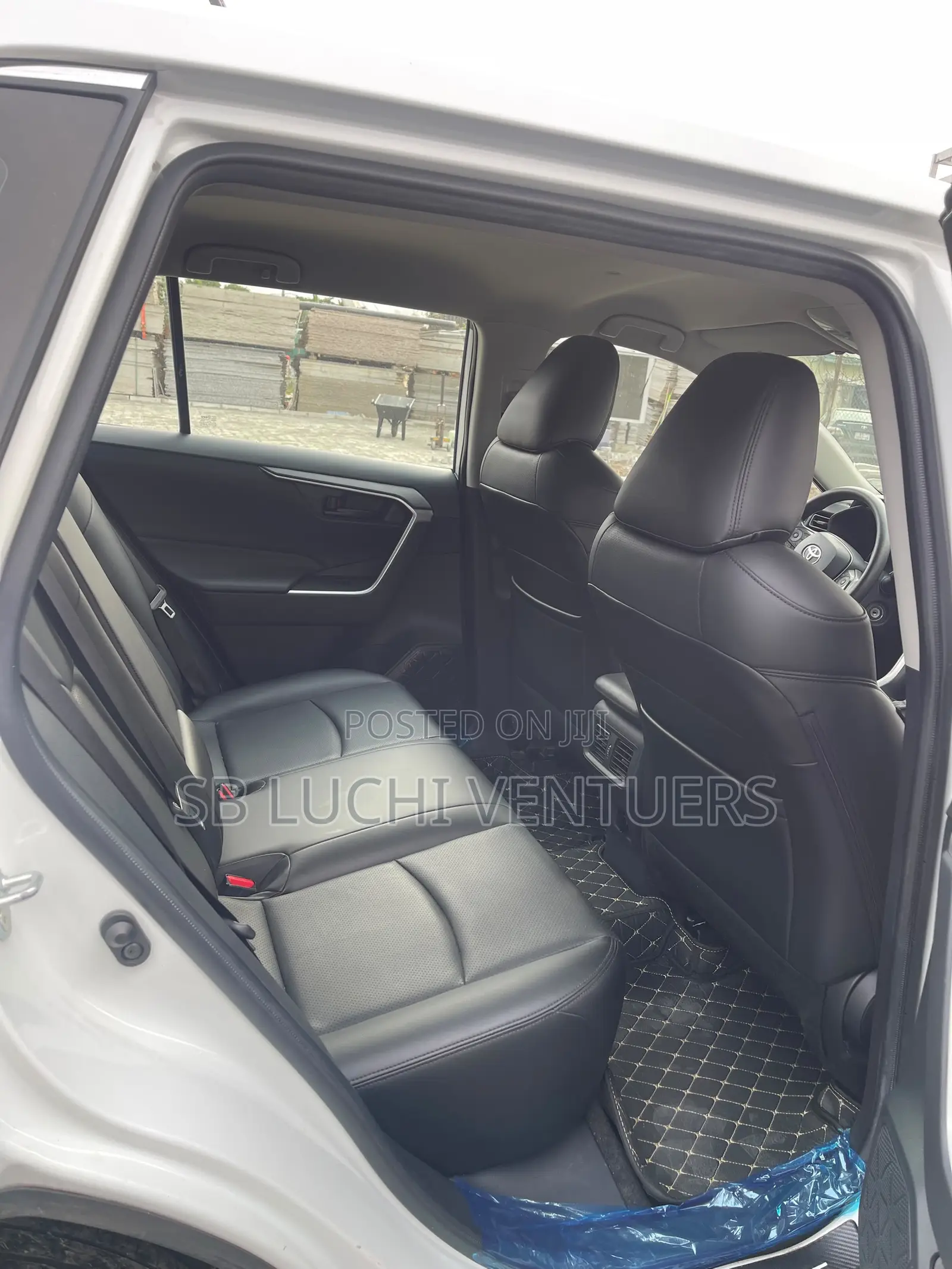 Toyota RAV4 2022 White