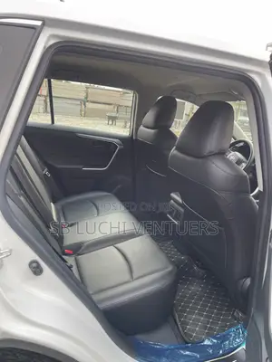 Toyota RAV4 2022 White