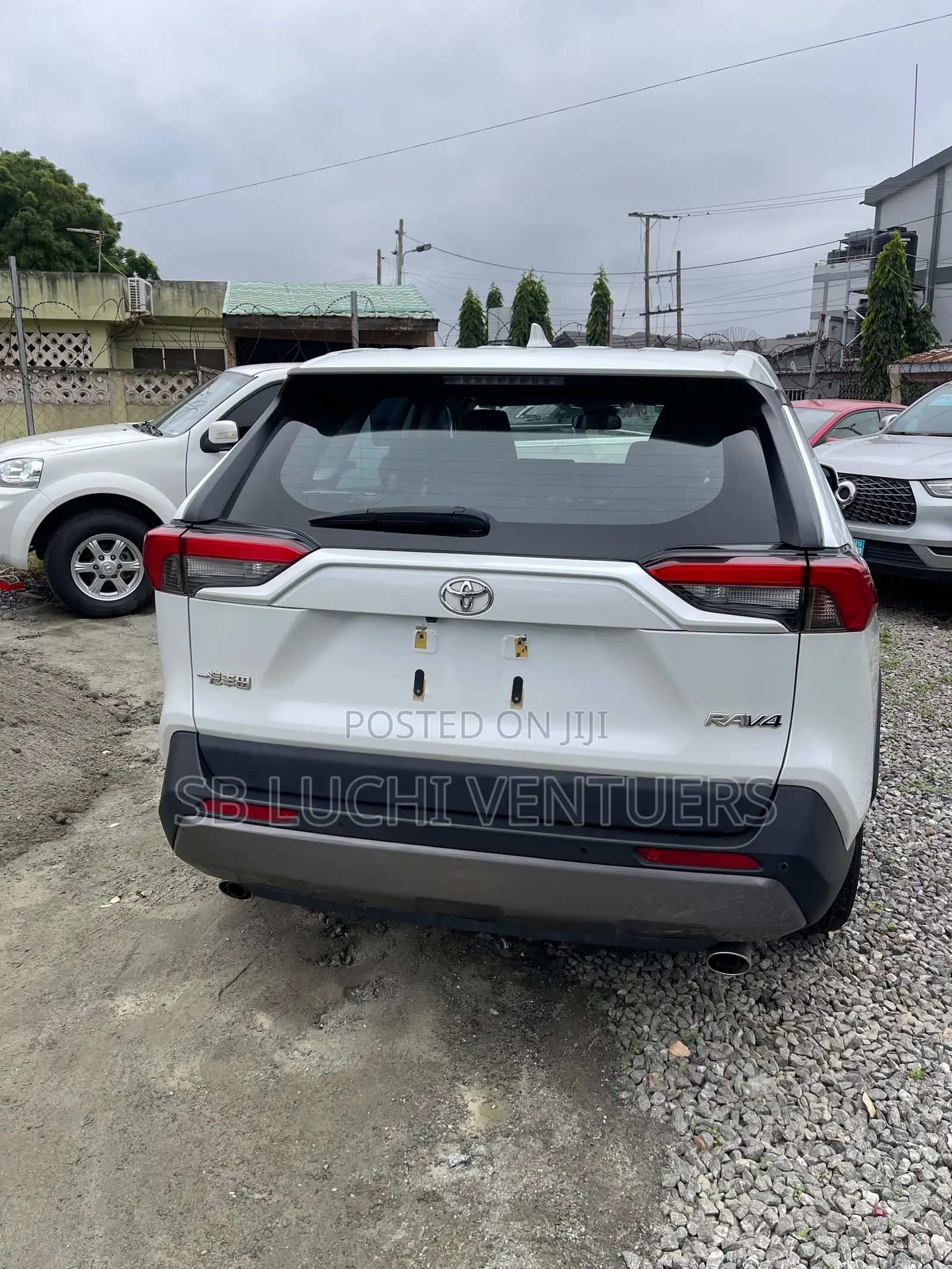 Toyota RAV4 2022 White