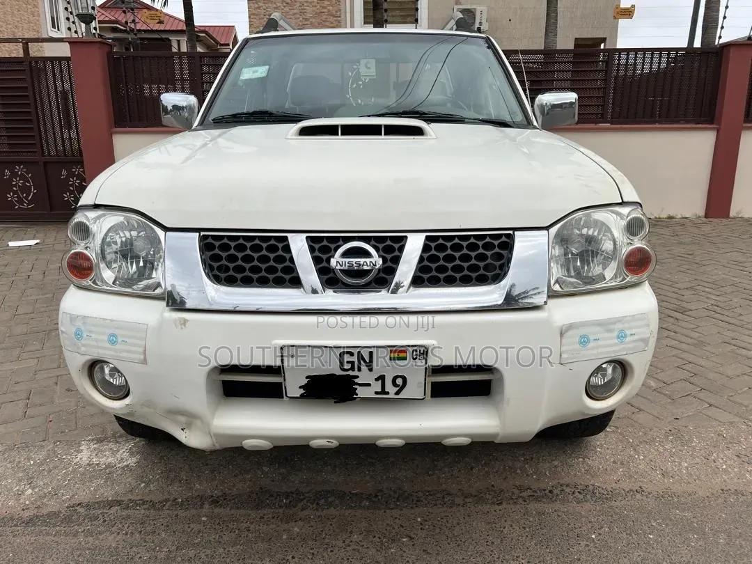 Nissan Hardbody 2019 White
