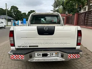 Nissan Hardbody 2019 White